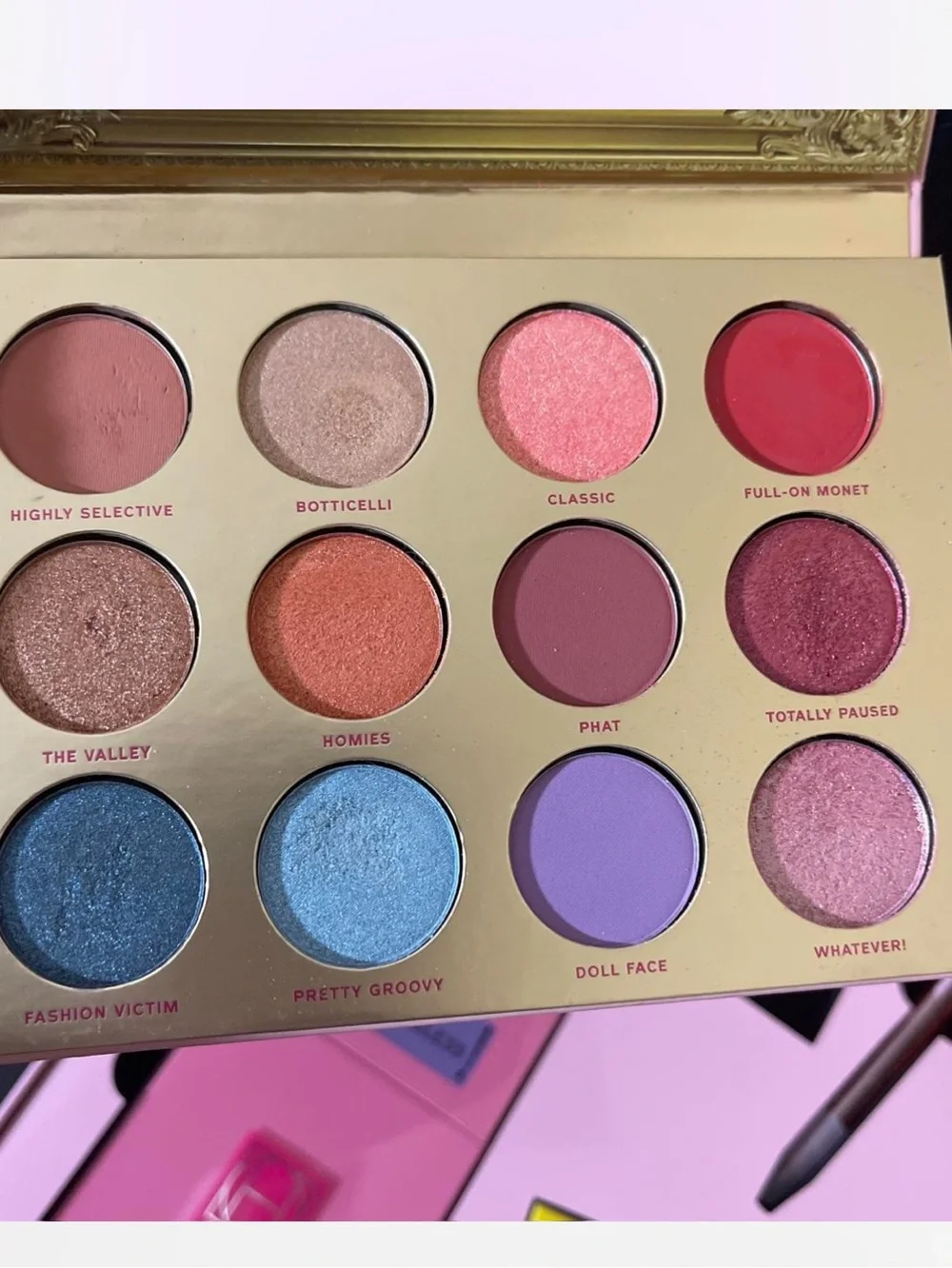 Clueless x hipdot make up set